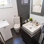Apartment Cozy & Spacious Flat Near Victoriei Square Bucharest