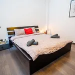 Cozy & Spacious Flat Near Victoriei Square ブカレスト