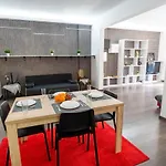 Apartment Cozy & Spacious Flat Near Victoriei Square