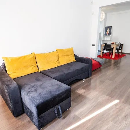 Apartment Cozy & Spacious Flat Near Victoriei Square