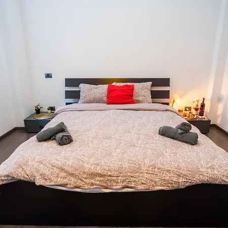 Apartment Cozy & Spacious Flat Near Victoriei Square