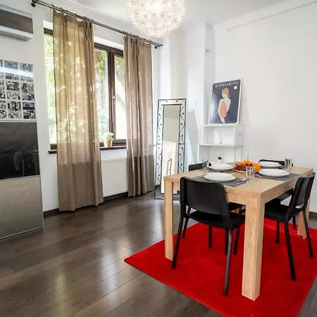 Apartment Cozy & Spacious Flat Near Victoriei Square