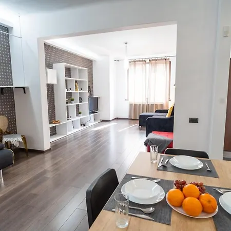 Cozy & Spacious Flat Near Victoriei Square *