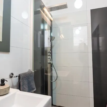 Cozy & Spacious Flat Near Victoriei Square * Bucharest