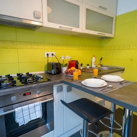 Cozy & Spacious Flat Near Victoriei Square *