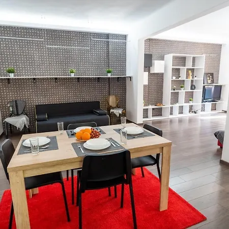 Apartment Cozy & Spacious Flat Near Victoriei Square