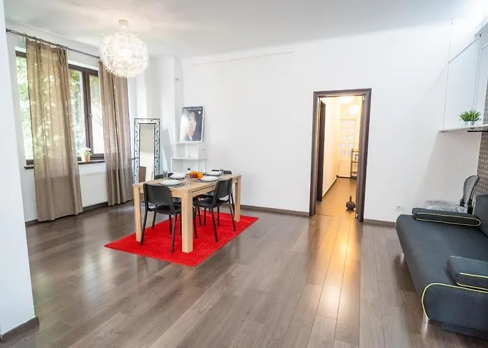 Cozy & Spacious Flat Near Victoriei Square 公寓 *