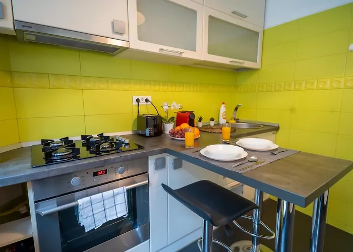 Cozy & Spacious Flat Near Victoriei Square *