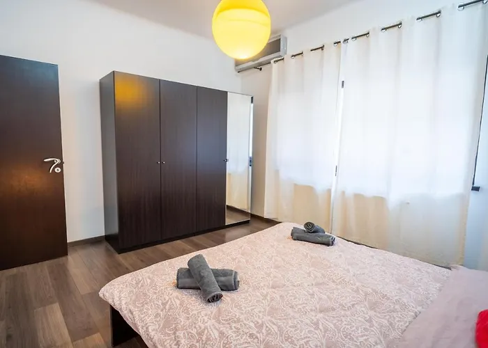 Appartement Cozy & Spacious Flat Near Victoriei Square *