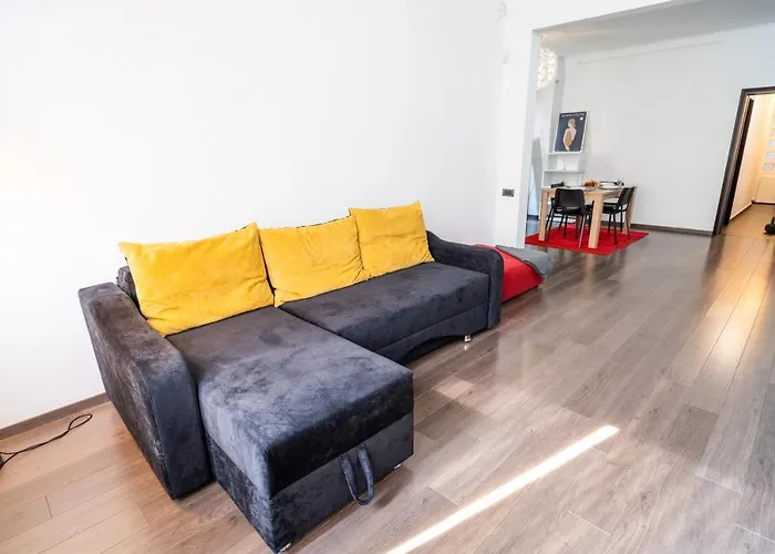 Apartment Cozy & Spacious Flat Near Victoriei Square